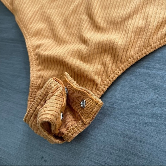 Lush one shoulder long sleeve orange bodysuit size S NWT - Picture 3 of 10